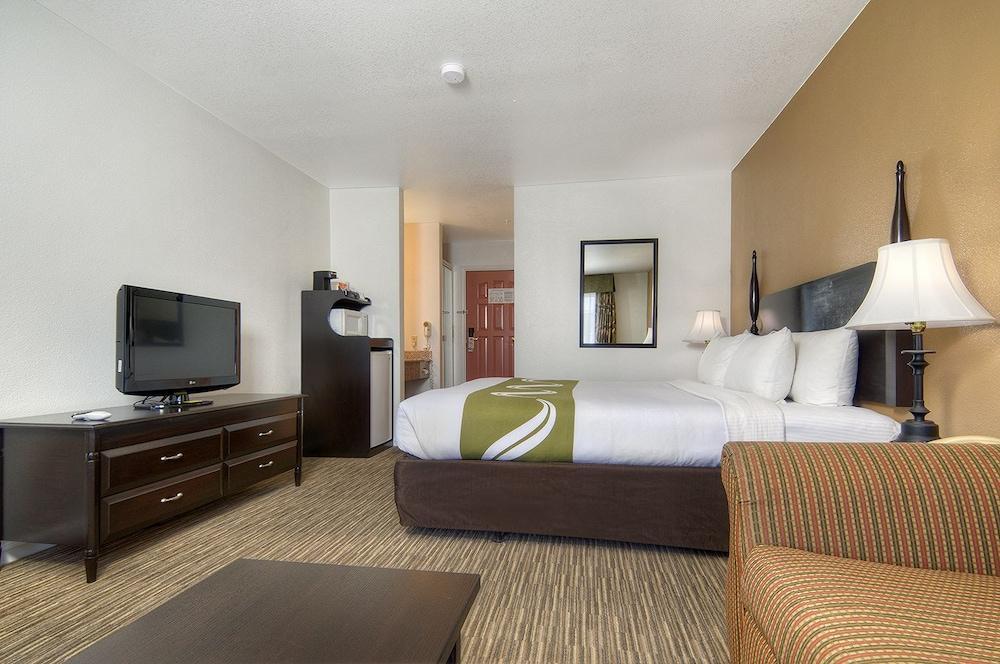 Quality Inn & Suites Tulare Bagian luar foto
