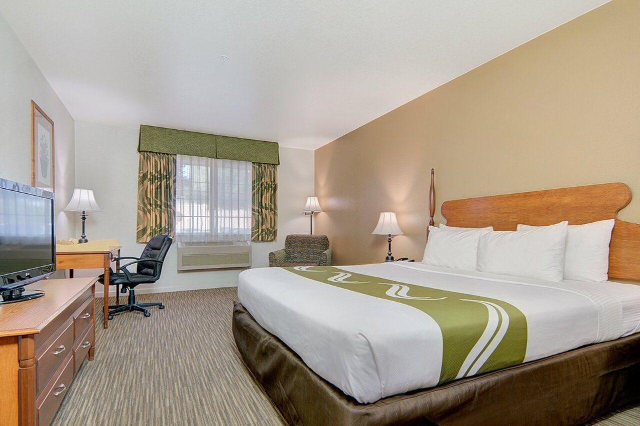 Quality Inn & Suites Tulare Bagian luar foto