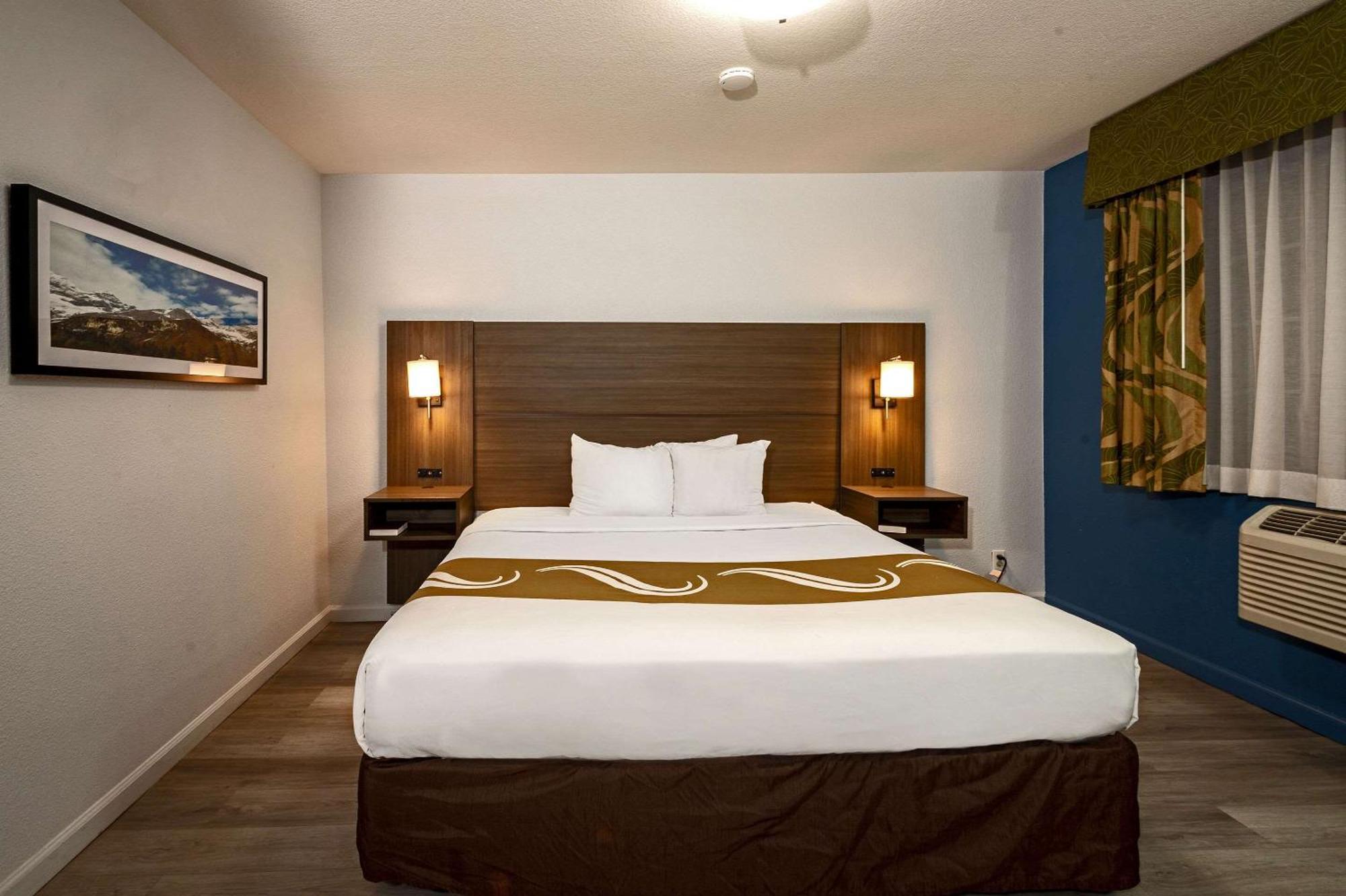 Quality Inn & Suites Tulare Bagian luar foto