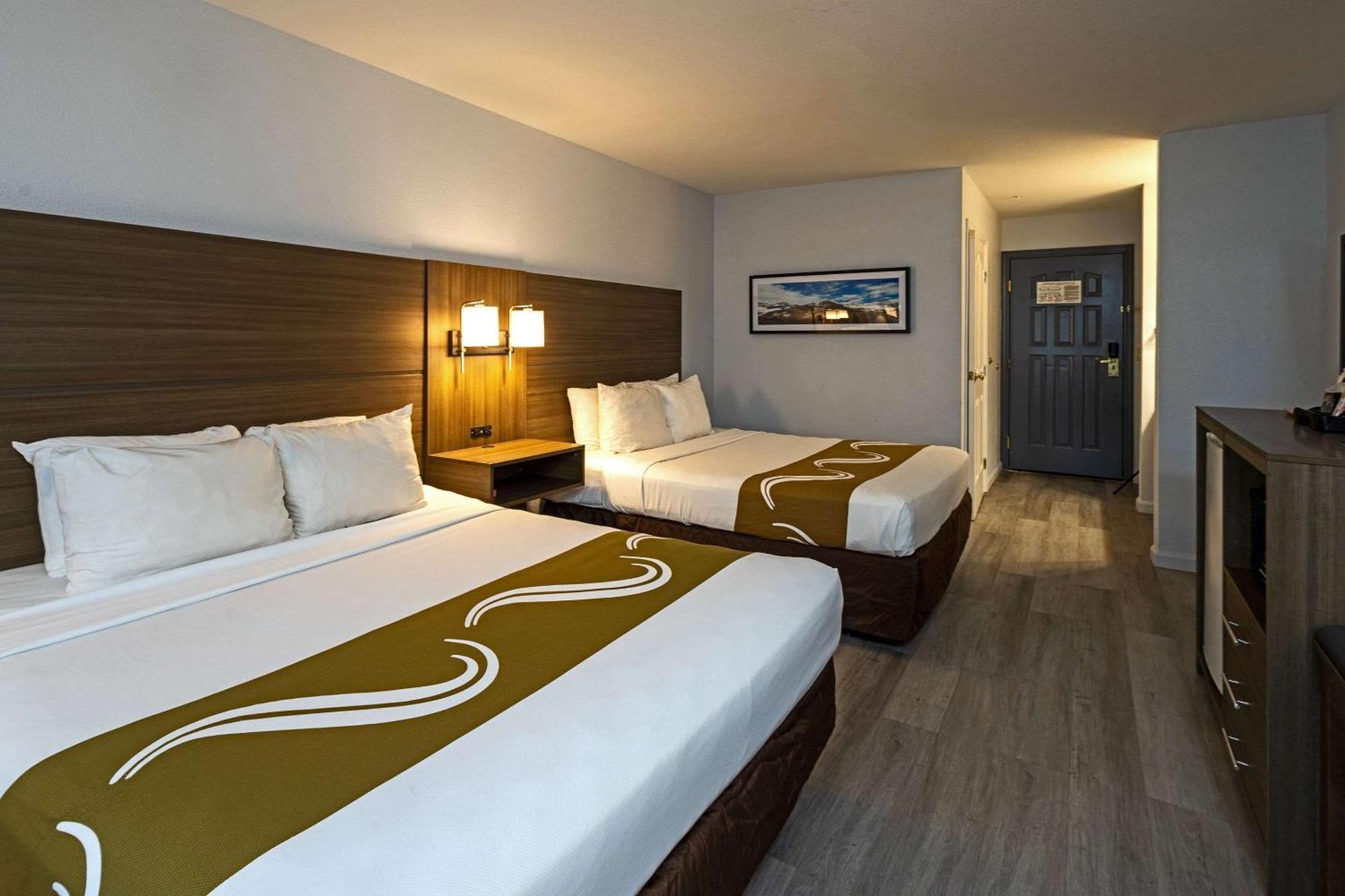 Quality Inn & Suites Tulare Bagian luar foto