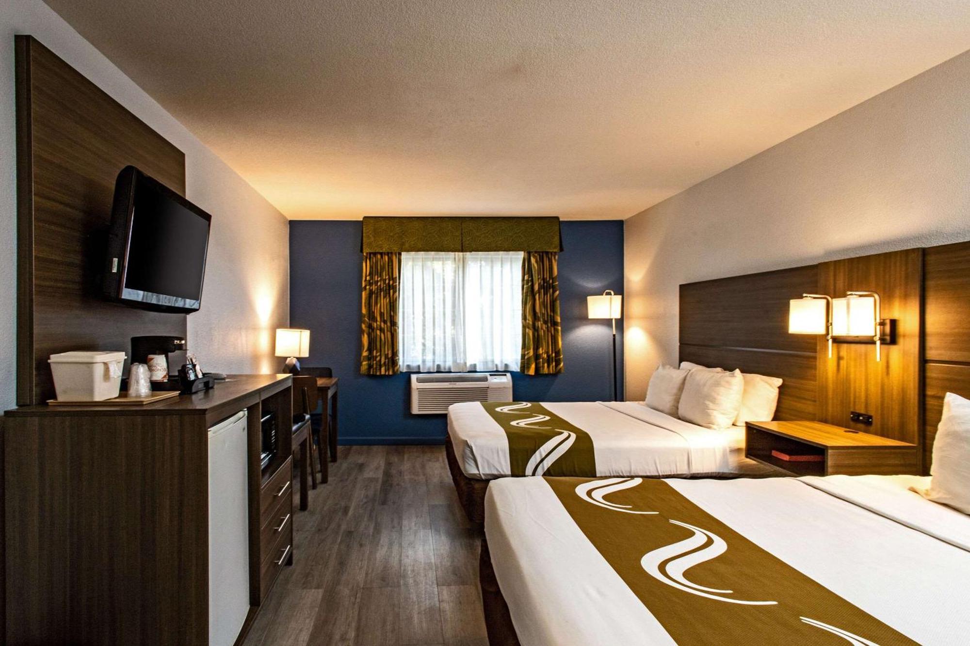 Quality Inn & Suites Tulare Bagian luar foto