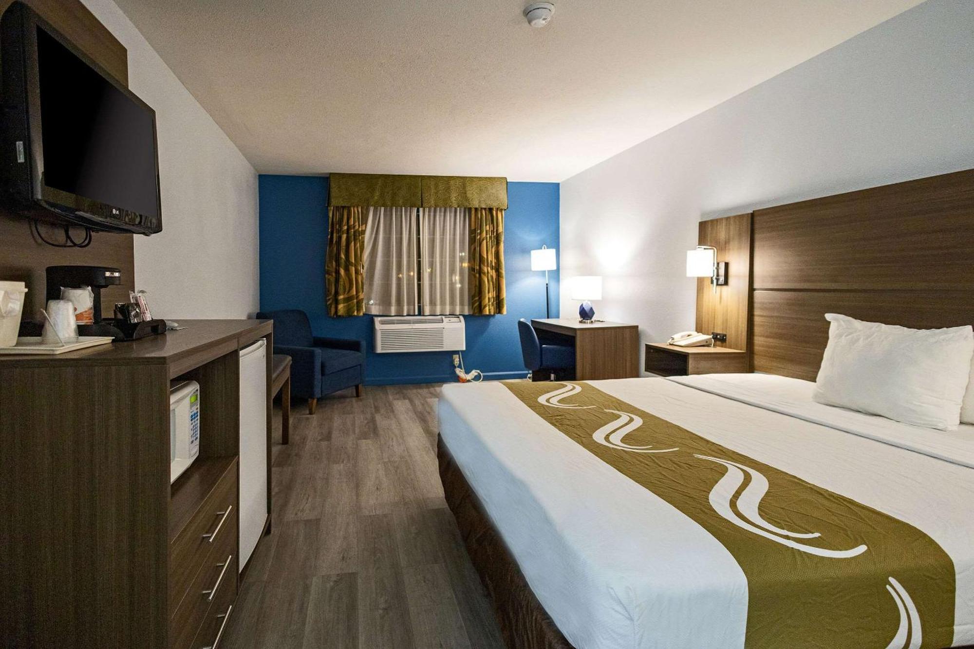 Quality Inn & Suites Tulare Bagian luar foto