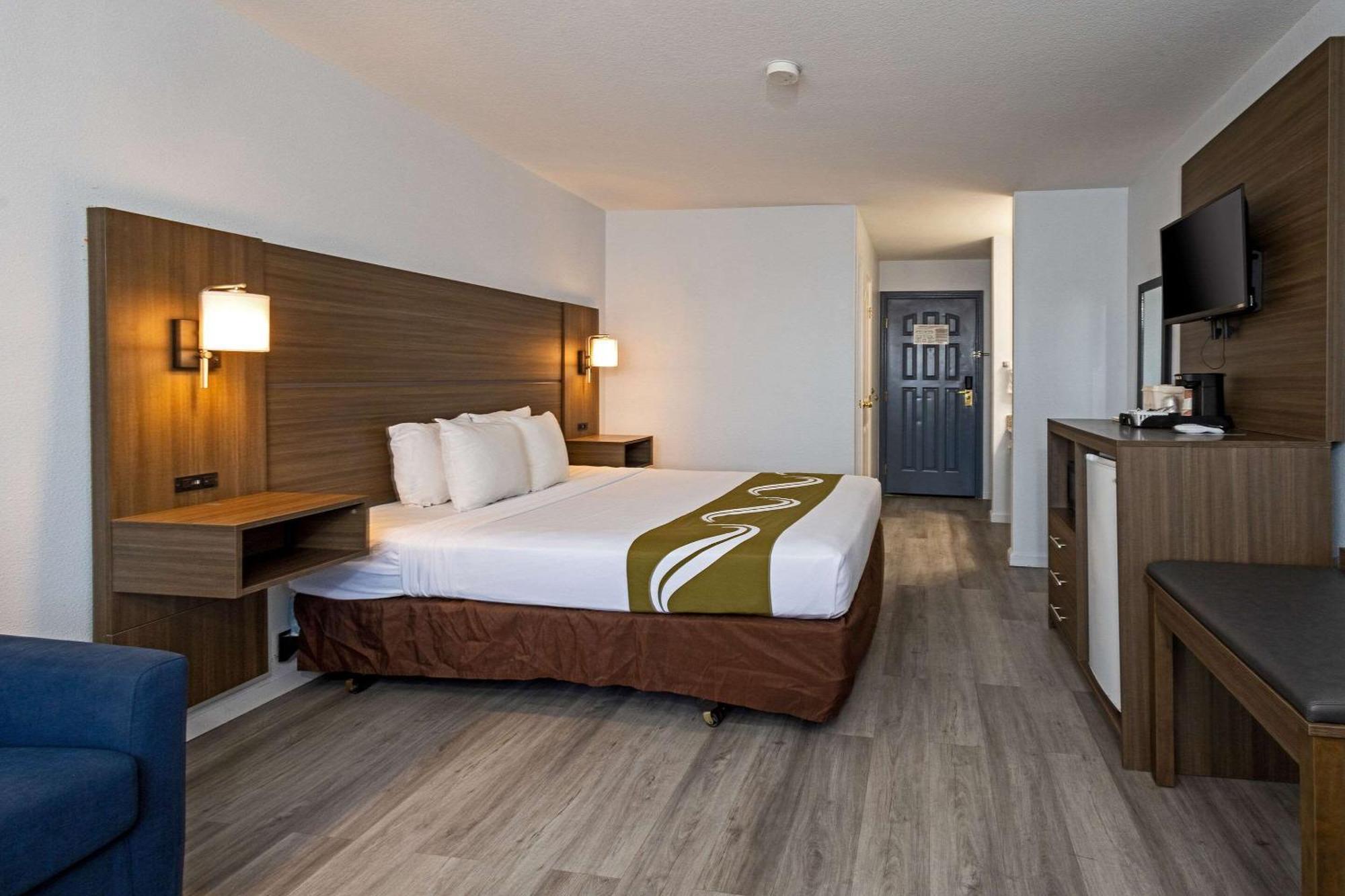 Quality Inn & Suites Tulare Bagian luar foto