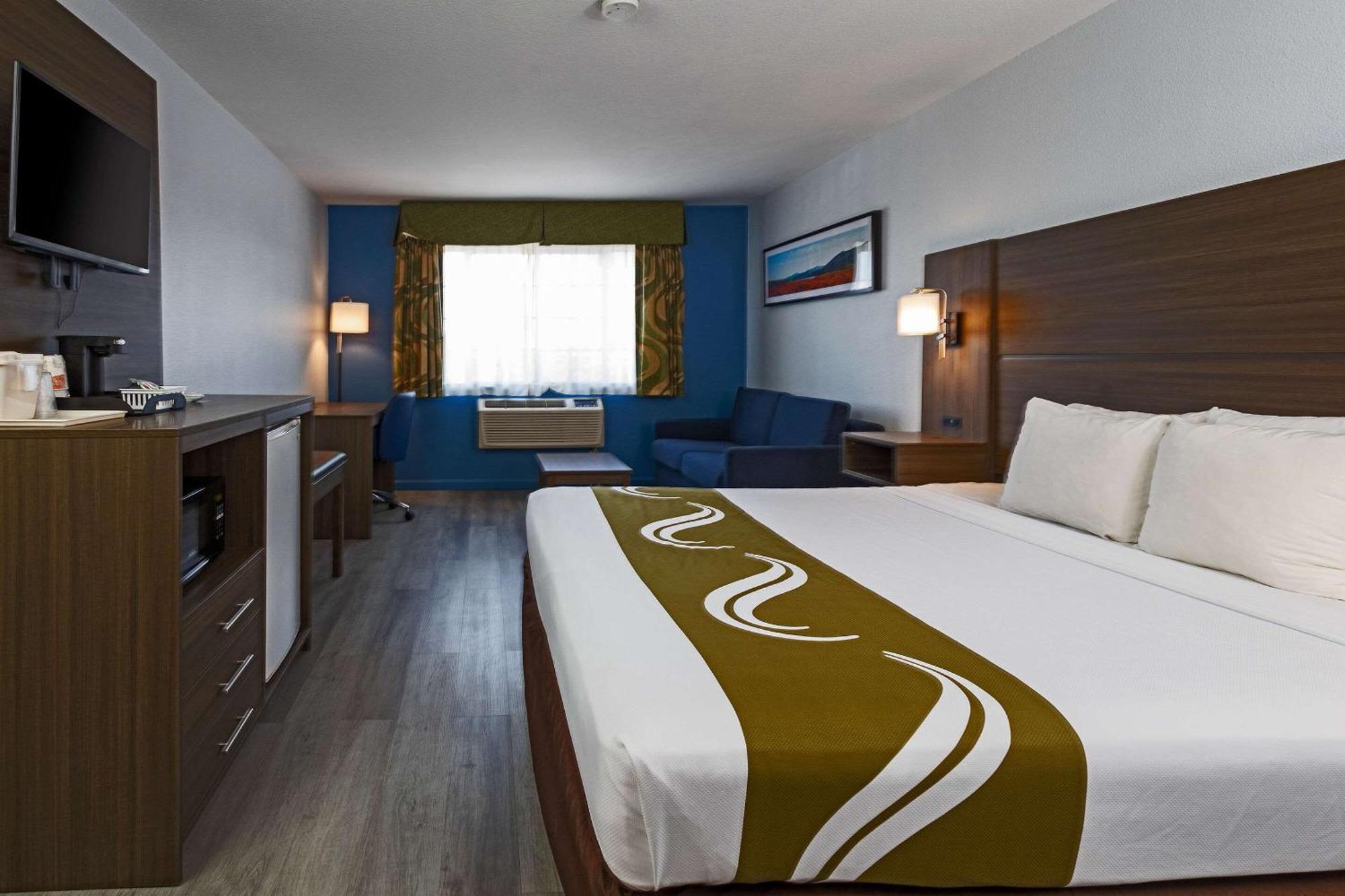 Quality Inn & Suites Tulare Bagian luar foto