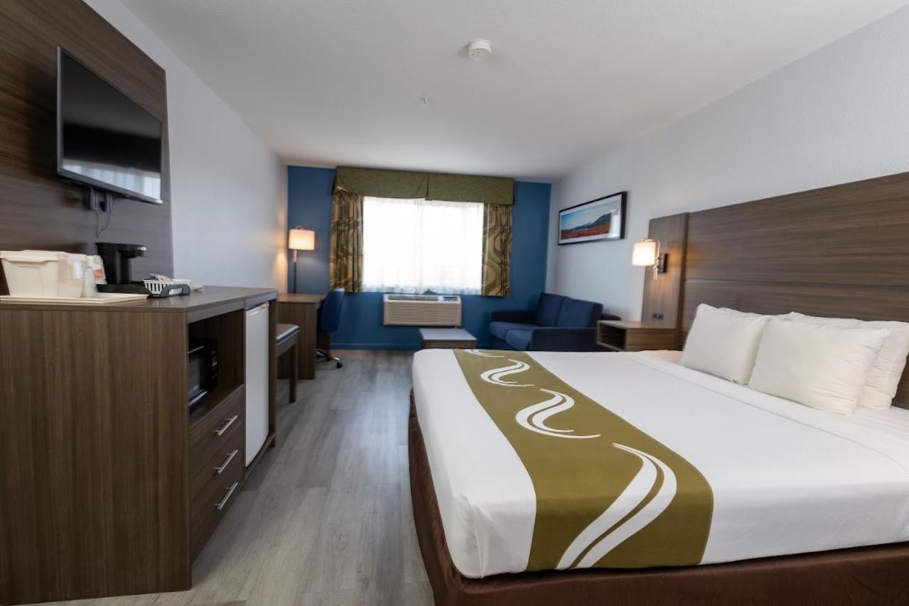 Quality Inn & Suites Tulare Bagian luar foto
