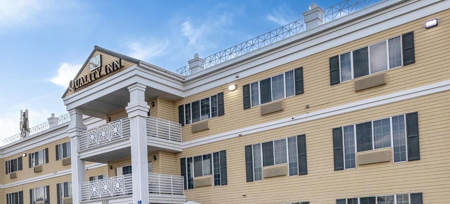 Quality Inn & Suites Tulare Bagian luar foto
