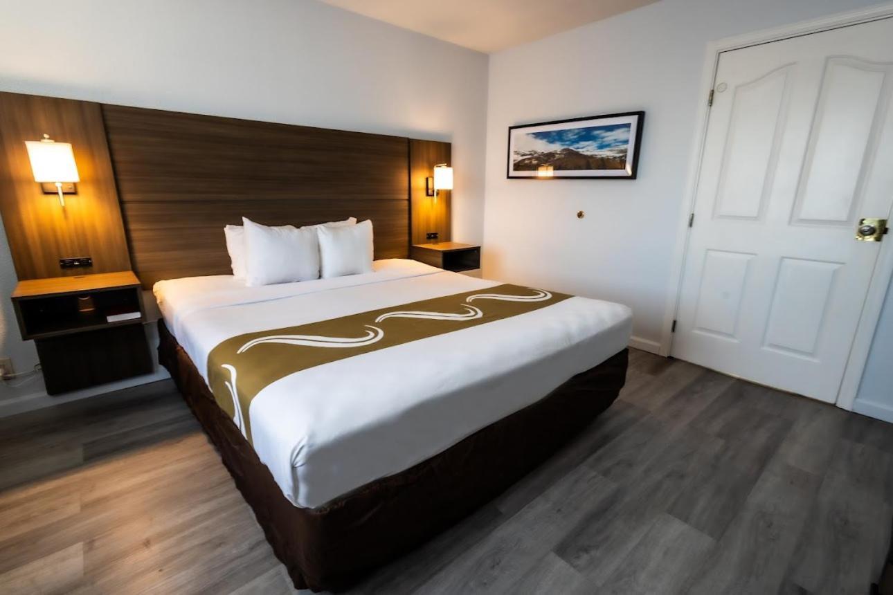 Quality Inn & Suites Tulare Bagian luar foto