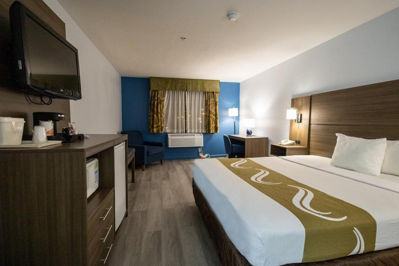Quality Inn & Suites Tulare Bagian luar foto