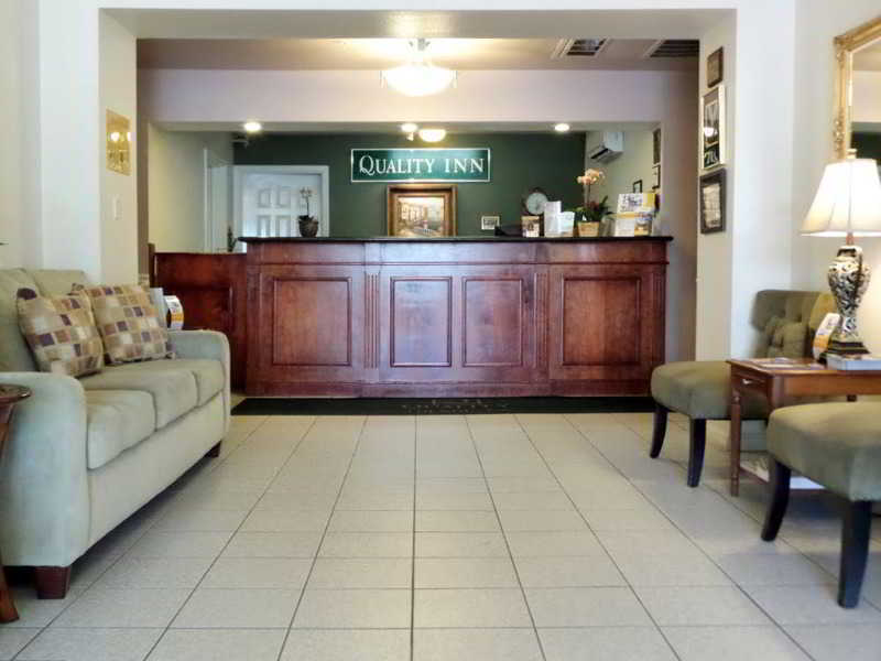 Quality Inn & Suites Tulare Bagian luar foto