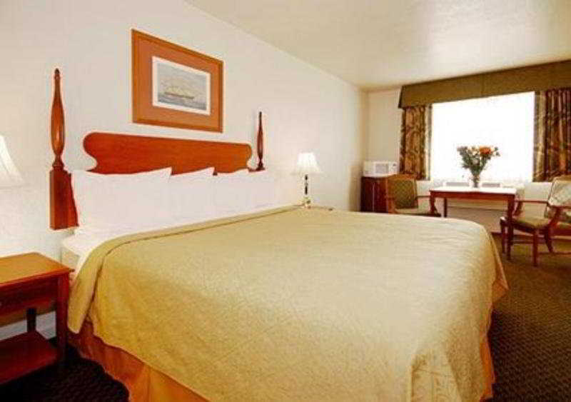 Quality Inn & Suites Tulare Bagian luar foto