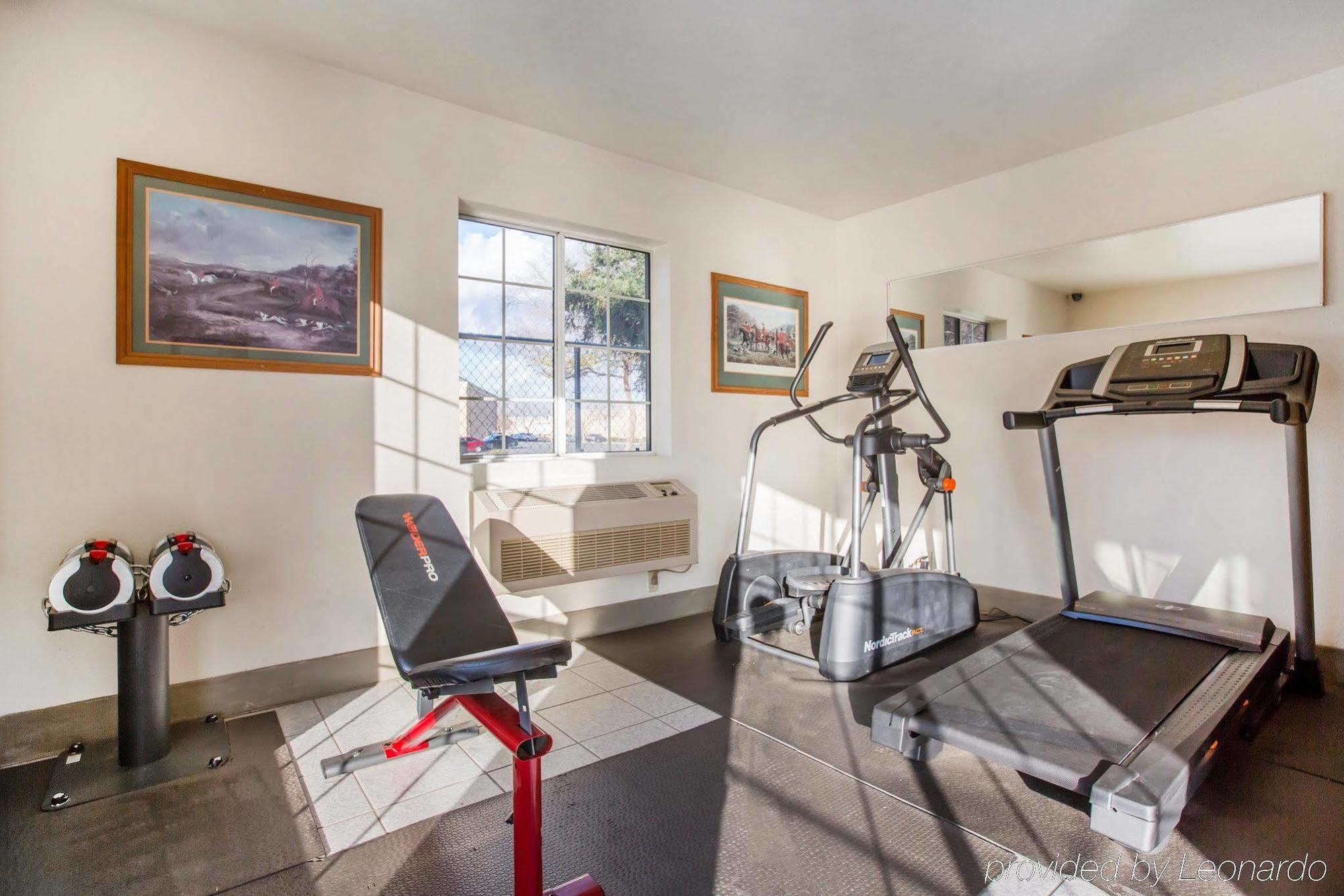 Quality Inn & Suites Tulare Bagian luar foto