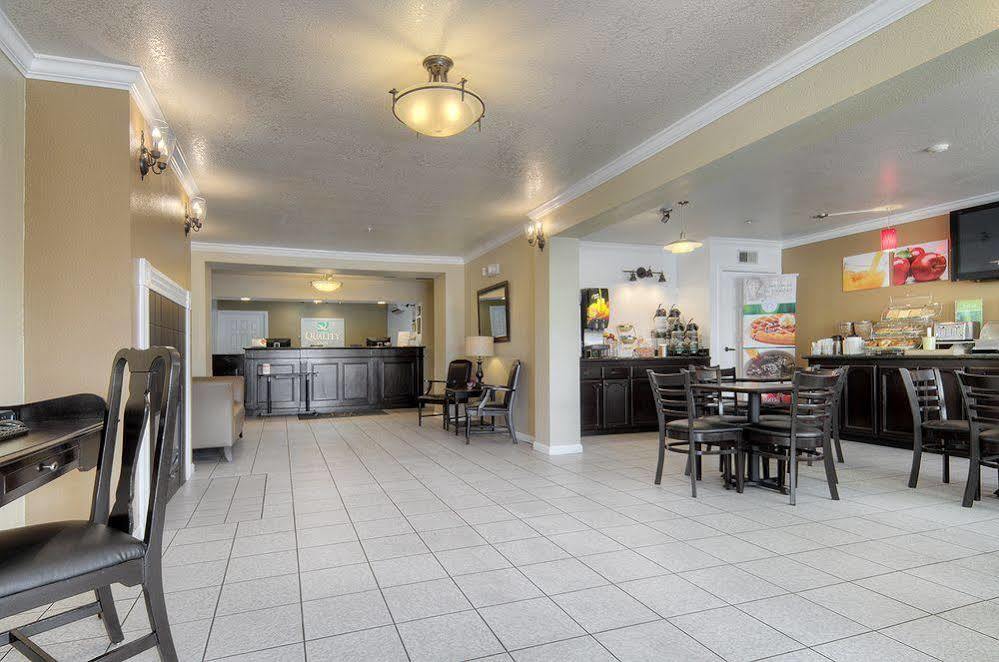 Quality Inn & Suites Tulare Bagian luar foto